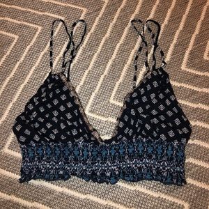 URBAN OUTFITTERS patterned crop top